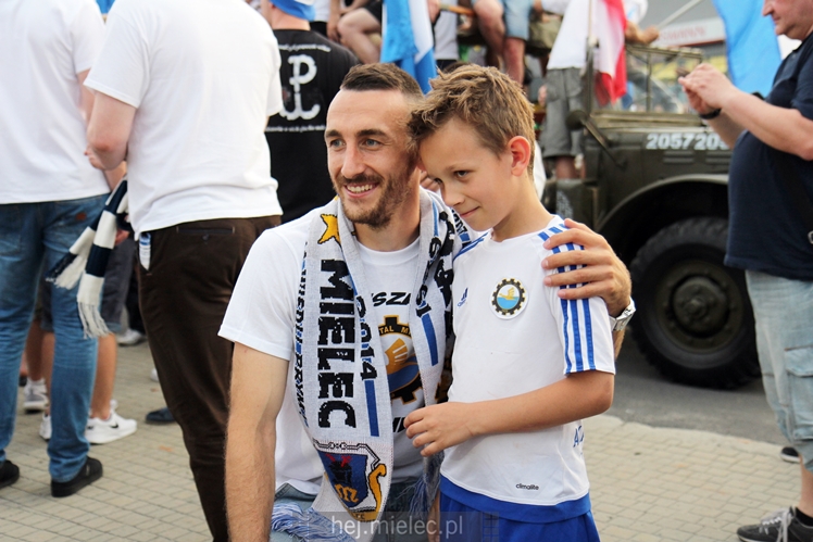 FETA PO AWANSIE! Tysiące kibiców świętowało awans na ulicach miasta - CZĘŚĆ II