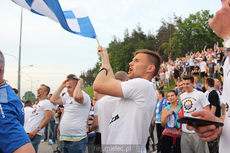 FETA PO AWANSIE! Tysiące kibiców świętowało awans na ulicach miasta - CZĘŚĆ II