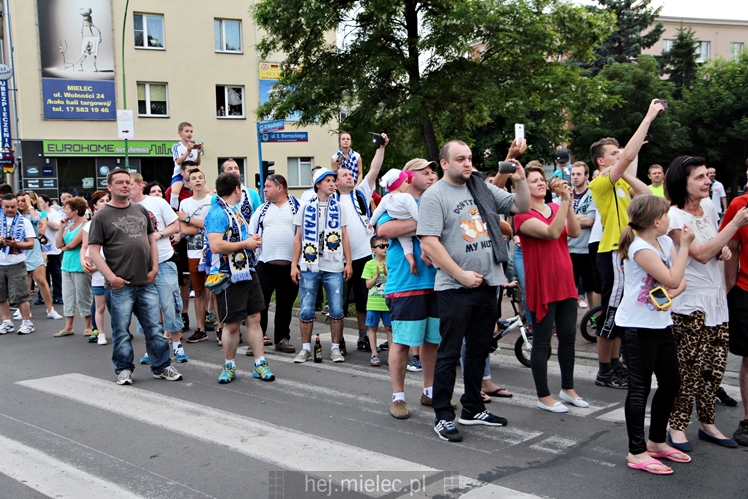 FETA PO AWANSIE! Tysiące kibiców świętowało awans na ulicach miasta - CZĘŚĆ II