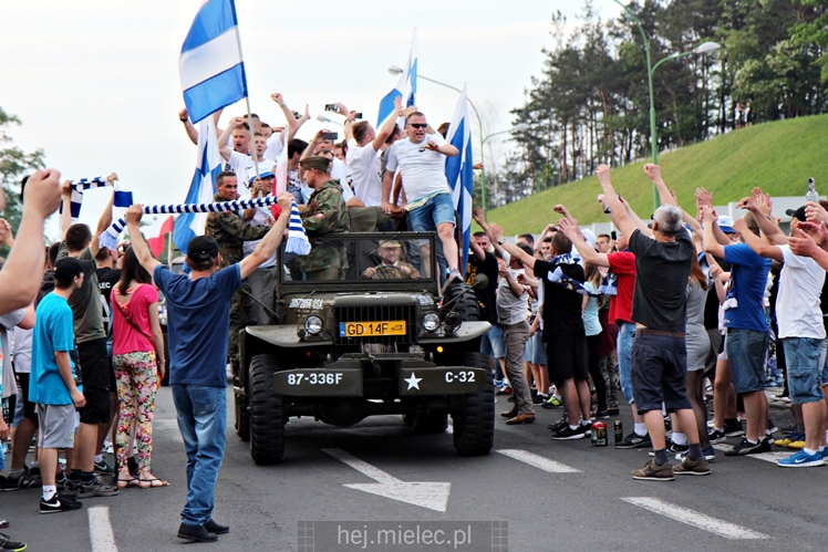 FETA PO AWANSIE! Tysiące kibiców świętowało awans na ulicach miasta - CZĘŚĆ II