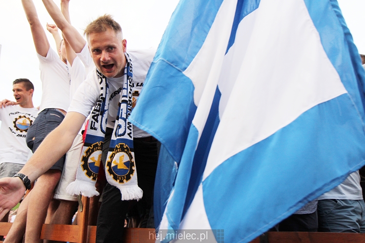 FETA PO AWANSIE! Tysiące kibiców świętowało awans na ulicach miasta - CZĘŚĆ II