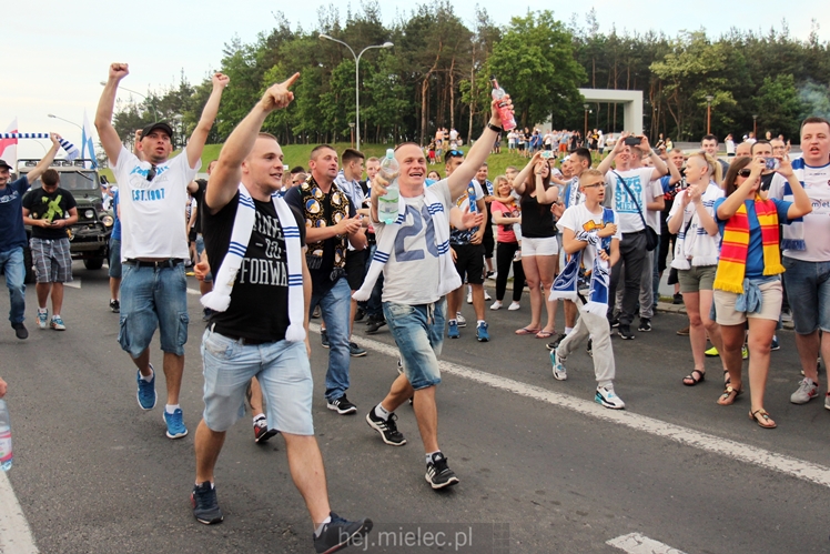 FETA PO AWANSIE! Tysiące kibiców świętowało awans na ulicach miasta - CZĘŚĆ II