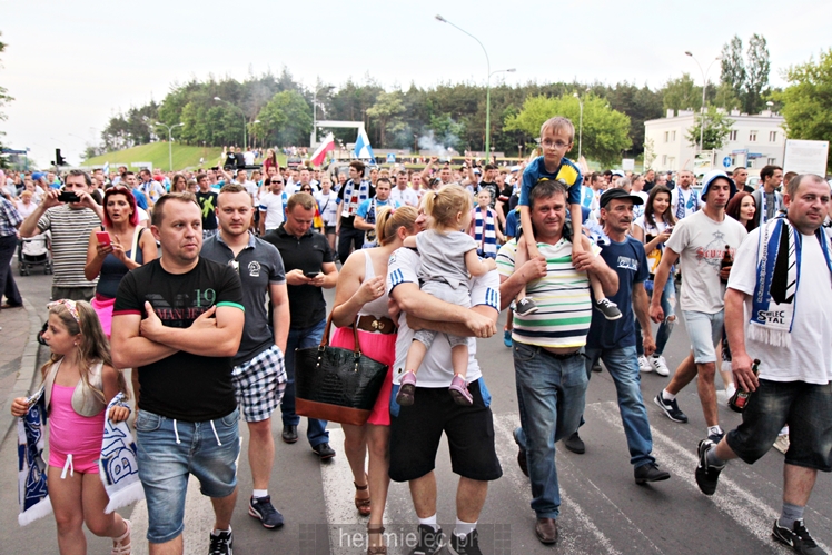FETA PO AWANSIE! Tysiące kibiców świętowało awans na ulicach miasta - CZĘŚĆ II