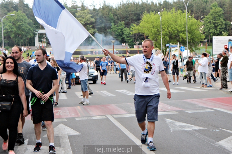 FETA PO AWANSIE! Tysiące kibiców świętowało awans na ulicach miasta - CZĘŚĆ II