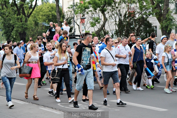 FETA PO AWANSIE! Tysiące kibiców świętowało awans na ulicach miasta - CZĘŚĆ II