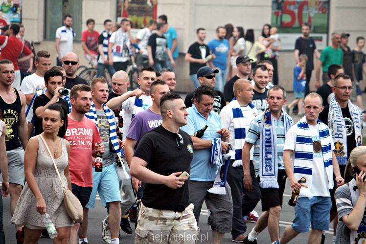 FETA PO AWANSIE! Tysiące kibiców świętowało awans na ulicach miasta - CZĘŚĆ II