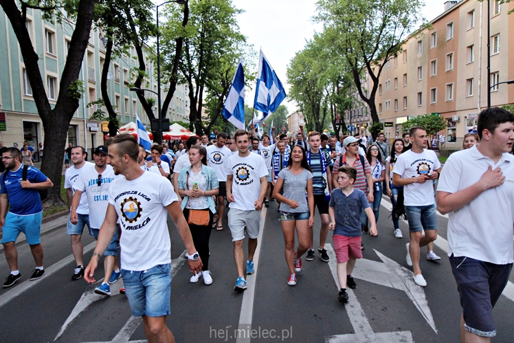 FETA PO AWANSIE! Tysiące kibiców świętowało awans na ulicach miasta - CZĘŚĆ II