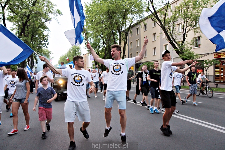 FETA PO AWANSIE! Tysiące kibiców świętowało awans na ulicach miasta - CZĘŚĆ II