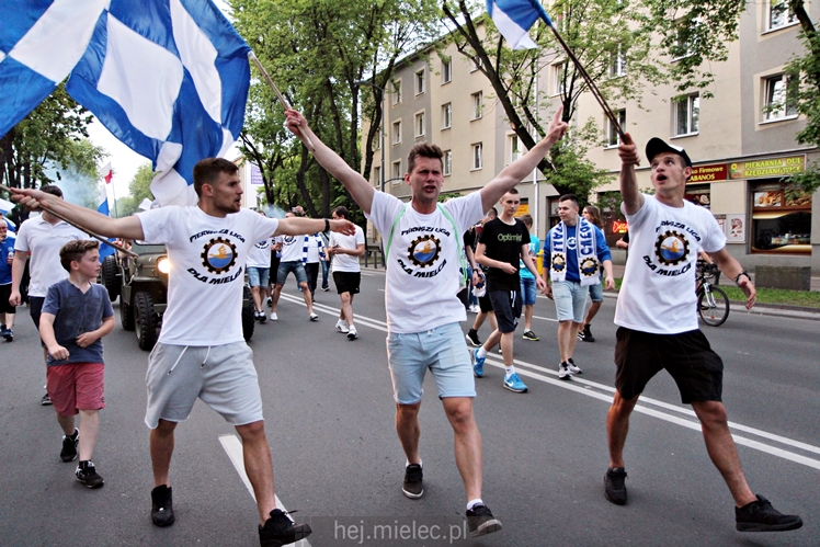 FETA PO AWANSIE! Tysiące kibiców świętowało awans na ulicach miasta - CZĘŚĆ II