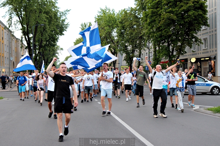 FETA PO AWANSIE! Tysiące kibiców świętowało awans na ulicach miasta - CZĘŚĆ II