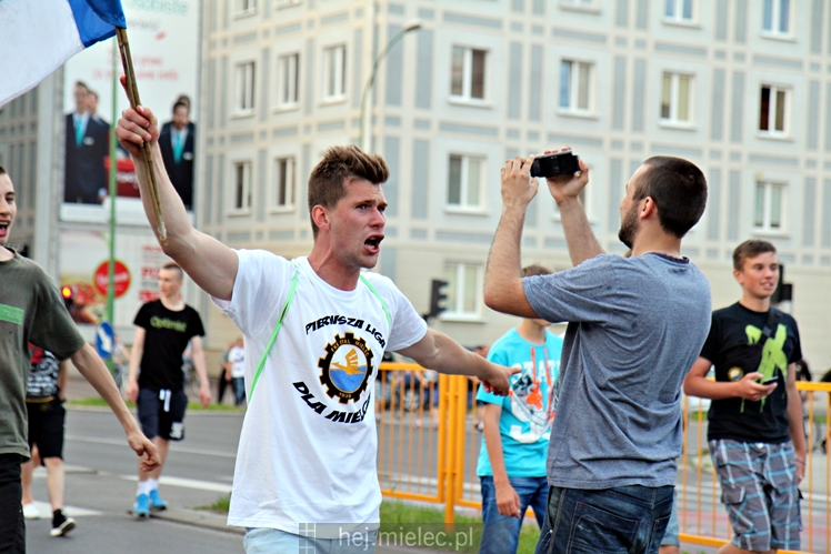 FETA PO AWANSIE! Tysiące kibiców świętowało awans na ulicach miasta - CZĘŚĆ II