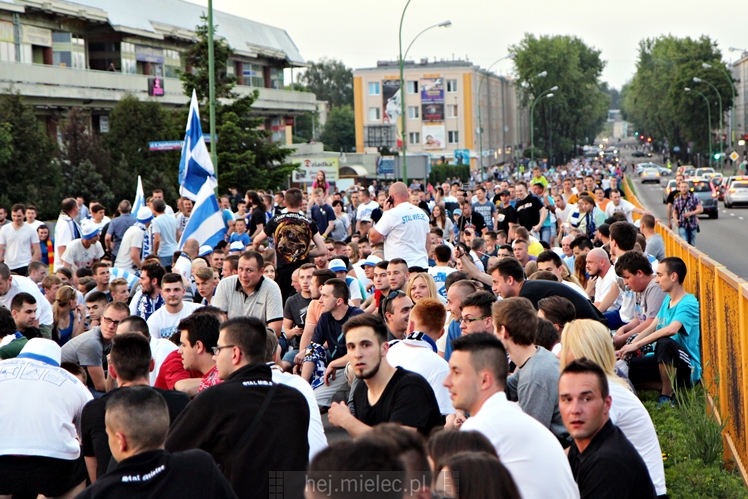 FETA PO AWANSIE! Tysiące kibiców świętowało awans na ulicach miasta - CZĘŚĆ II