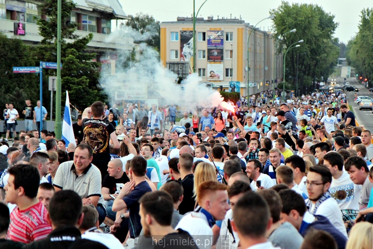 FETA PO AWANSIE! Tysiące kibiców świętowało awans na ulicach miasta - CZĘŚĆ II