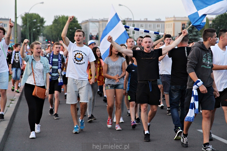 FETA PO AWANSIE! Tysiące kibiców świętowało awans na ulicach miasta - CZĘŚĆ II