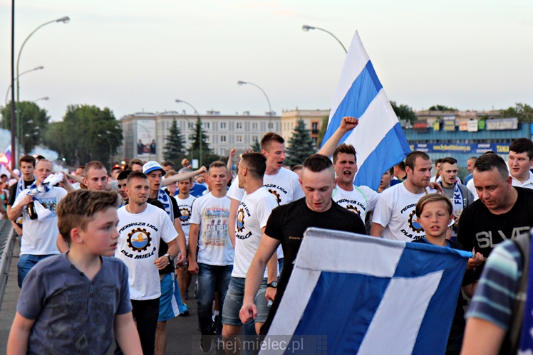 FETA PO AWANSIE! Tysiące kibiców świętowało awans na ulicach miasta - CZĘŚĆ II