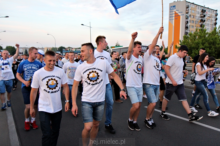 FETA PO AWANSIE! Tysiące kibiców świętowało awans na ulicach miasta - CZĘŚĆ II