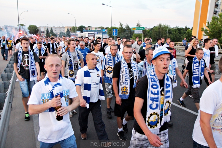 FETA PO AWANSIE! Tysiące kibiców świętowało awans na ulicach miasta - CZĘŚĆ II