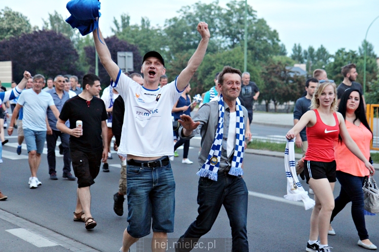 FETA PO AWANSIE! Tysiące kibiców świętowało awans na ulicach miasta - CZĘŚĆ II