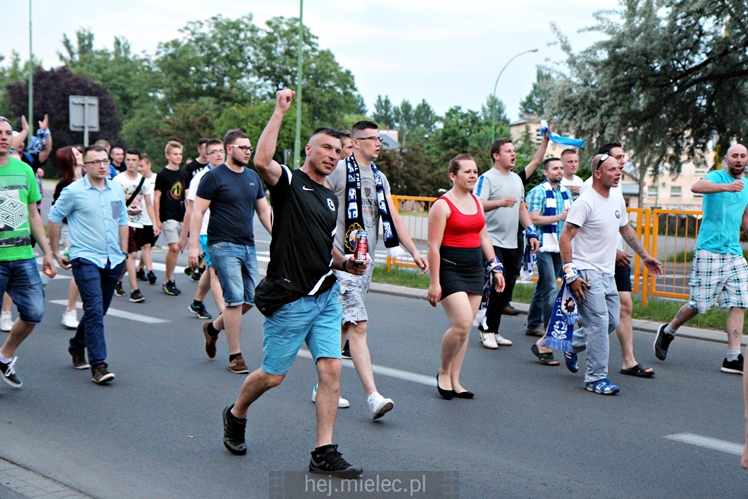 FETA PO AWANSIE! Tysiące kibiców świętowało awans na ulicach miasta - CZĘŚĆ II