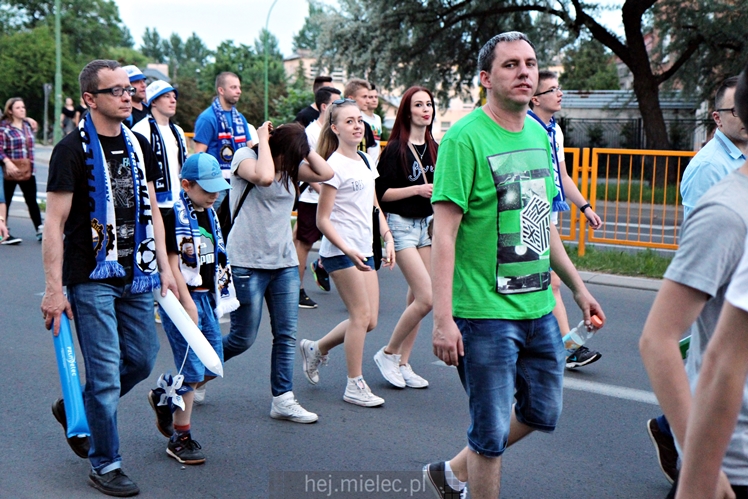 FETA PO AWANSIE! Tysiące kibiców świętowało awans na ulicach miasta - CZĘŚĆ II