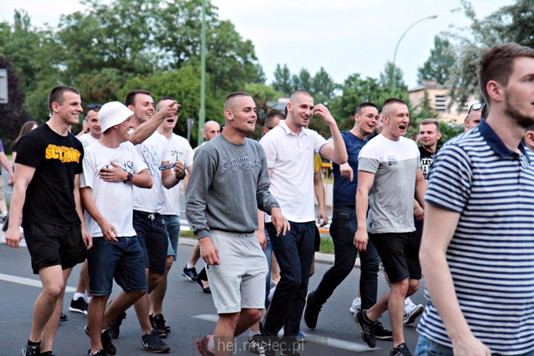 FETA PO AWANSIE! Tysiące kibiców świętowało awans na ulicach miasta - CZĘŚĆ II