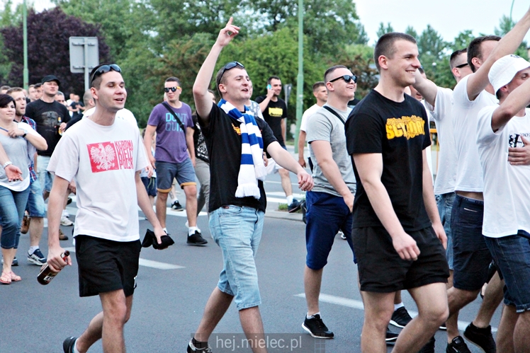 FETA PO AWANSIE! Tysiące kibiców świętowało awans na ulicach miasta - CZĘŚĆ II