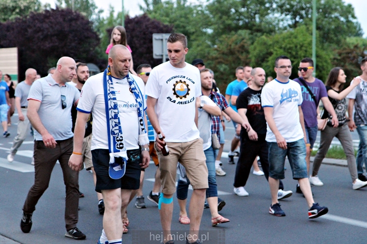 FETA PO AWANSIE! Tysiące kibiców świętowało awans na ulicach miasta - CZĘŚĆ II