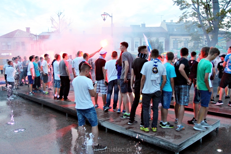 FETA PO AWANSIE! Tysiące kibiców świętowało awans na ulicach miasta - CZĘŚĆ II