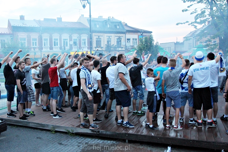 FETA PO AWANSIE! Tysiące kibiców świętowało awans na ulicach miasta - CZĘŚĆ II