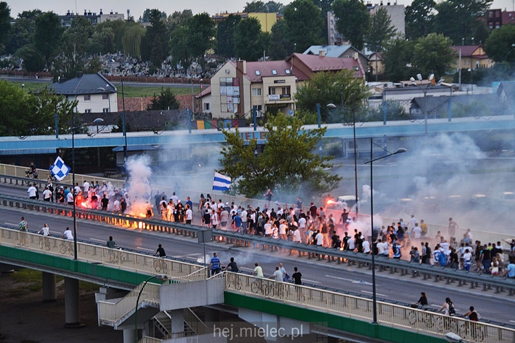 FETA PO AWANSIE! Tysiące kibiców świętowało awans na ulicach miasta - CZĘŚĆ II