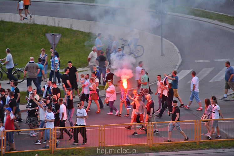FETA PO AWANSIE! Tysiące kibiców świętowało awans na ulicach miasta - CZĘŚĆ II