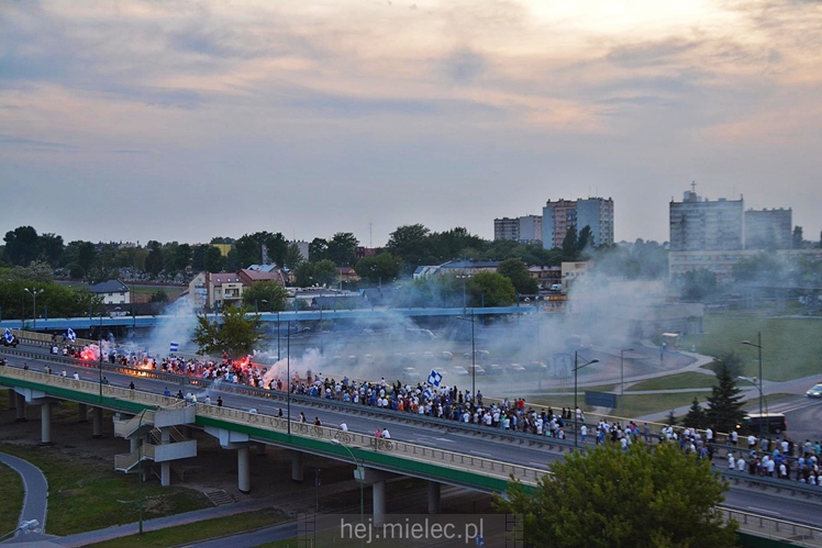 FETA PO AWANSIE! Tysiące kibiców świętowało awans na ulicach miasta - CZĘŚĆ II