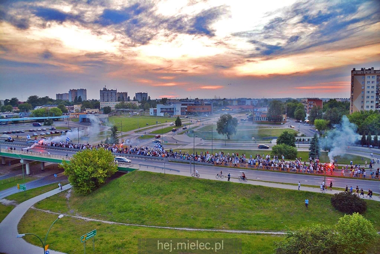 FETA PO AWANSIE! Tysiące kibiców świętowało awans na ulicach miasta - CZĘŚĆ II