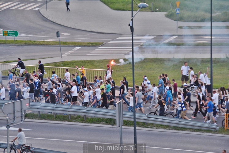 FETA PO AWANSIE! Tysiące kibiców świętowało awans na ulicach miasta - CZĘŚĆ II