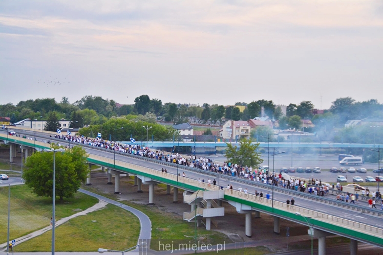 FETA PO AWANSIE! Tysiące kibiców świętowało awans na ulicach miasta - CZĘŚĆ II