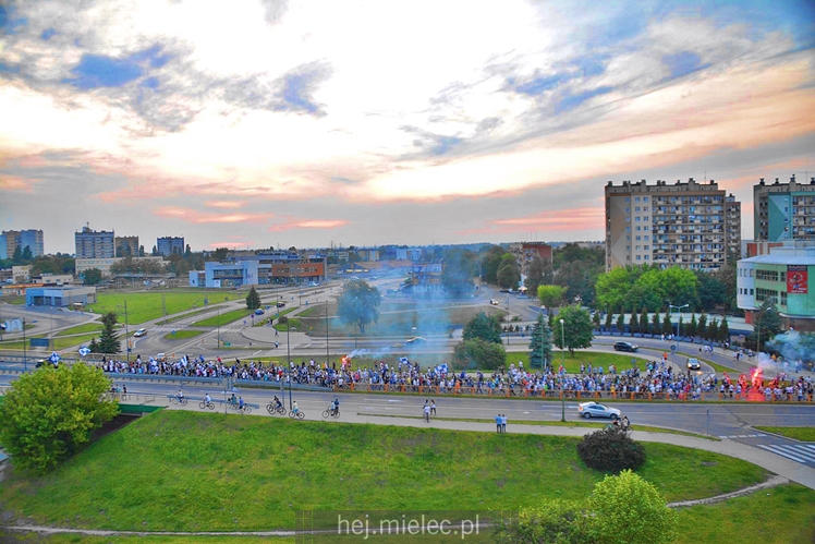 FETA PO AWANSIE! Tysiące kibiców świętowało awans na ulicach miasta - CZĘŚĆ II