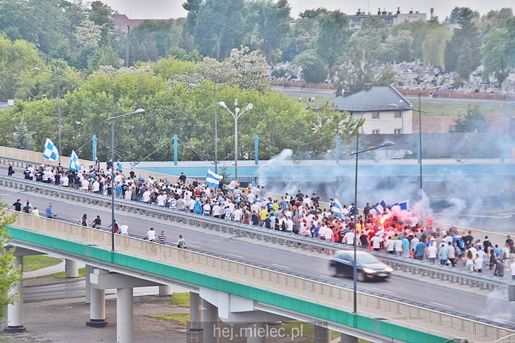 FETA PO AWANSIE! Tysiące kibiców świętowało awans na ulicach miasta - CZĘŚĆ II