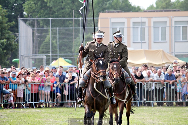 Parada Konna w Żarówce
