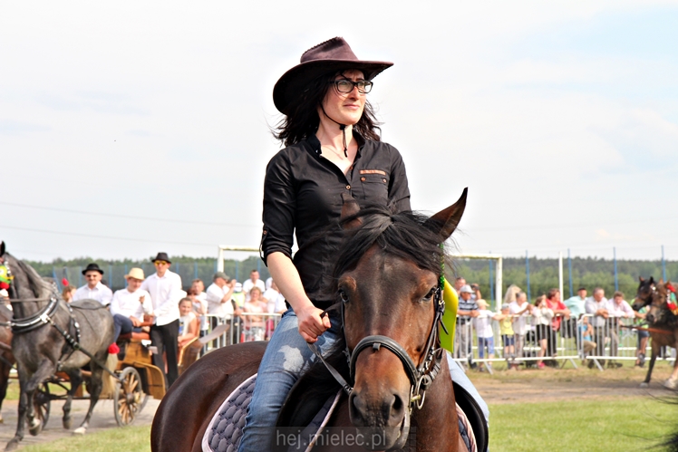 Parada Konna w Żarówce