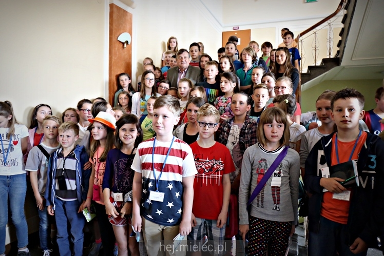 Generał Mirosław Hermaszewski z wykładem na Mieleckim Uniwersytecie Dziecięcym