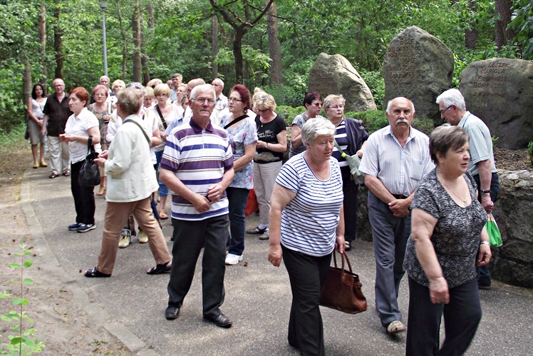 Seniorzy z ?Pogodnej Jesieni? na wycieczce do Częstochowy, Lichenia i Kalisza