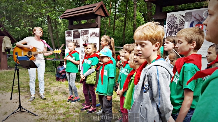 Partyzancka Noc na Polanie Niezłomnych w Szydłowcu