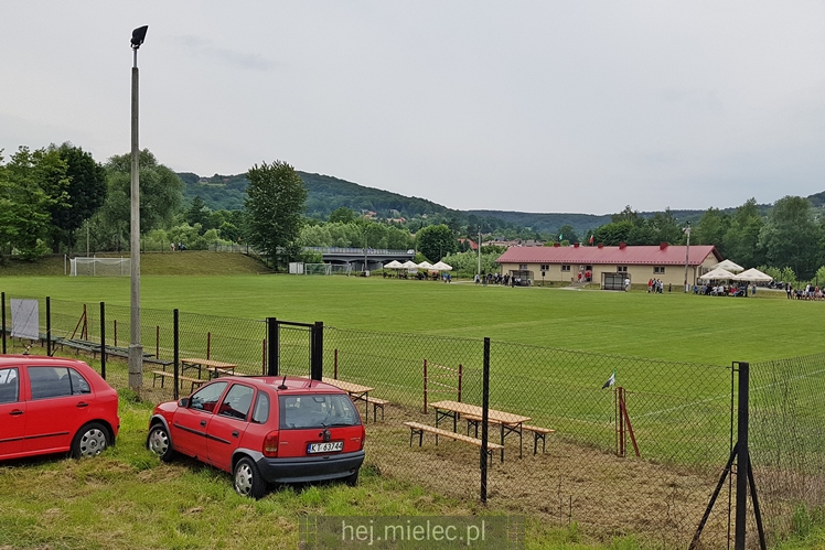 Sympatyczna sobota w Pleśnej: Stal na jubileuszu miejscowego klubu