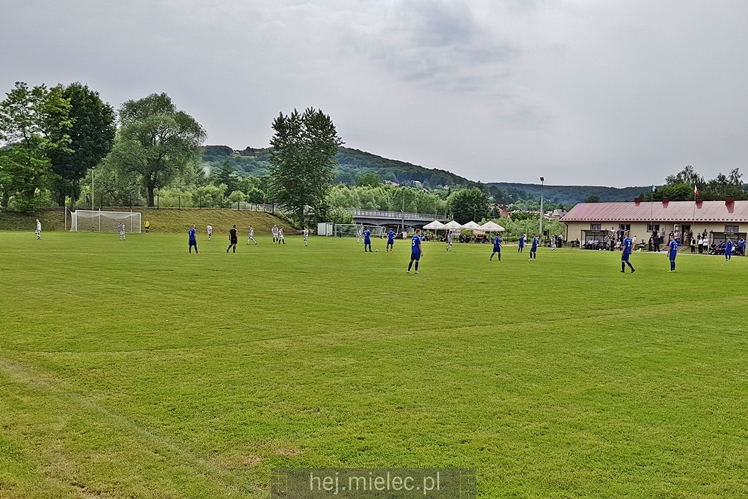 Sympatyczna sobota w Pleśnej: Stal na jubileuszu miejscowego klubu
