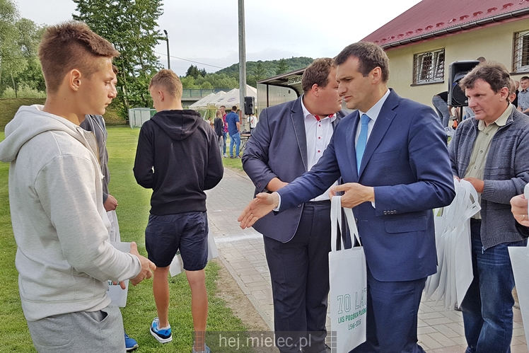 Sympatyczna sobota w Pleśnej: Stal na jubileuszu miejscowego klubu