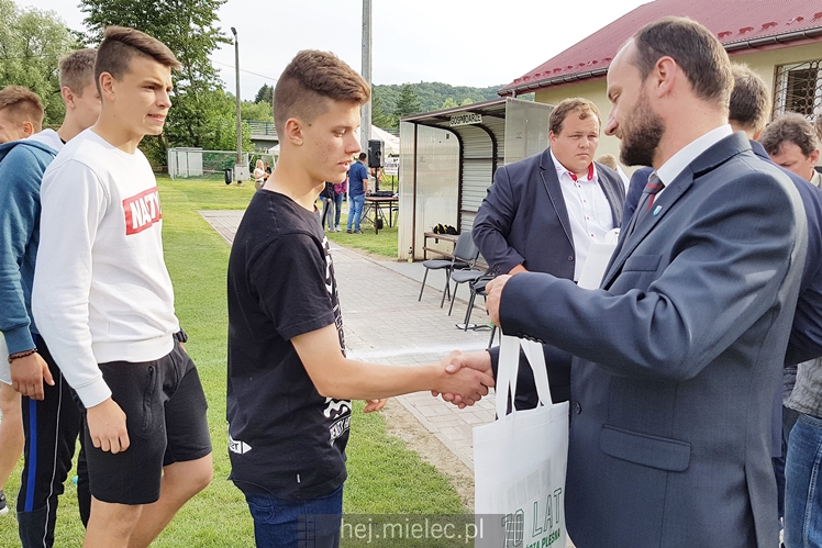 Sympatyczna sobota w Pleśnej: Stal na jubileuszu miejscowego klubu