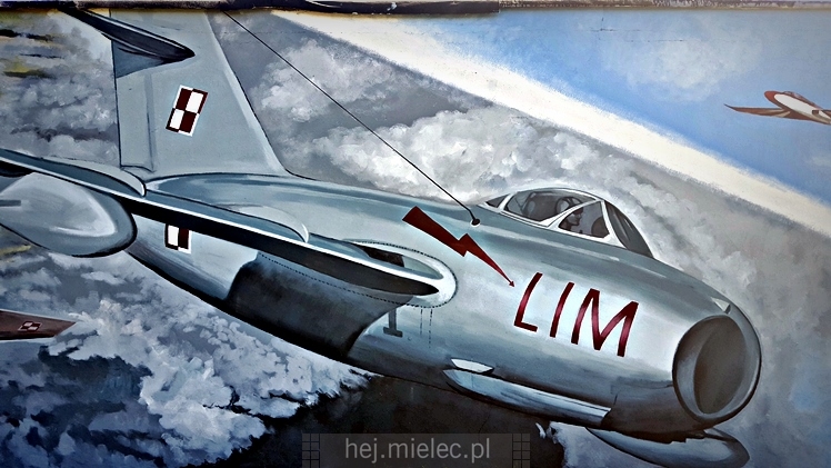 Mural lotniczej historii Mielca praktycznie gotowy