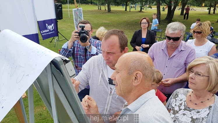Mieszkańcy spotkali się z urzędnikami by w plenerze decydować o inwestycjach