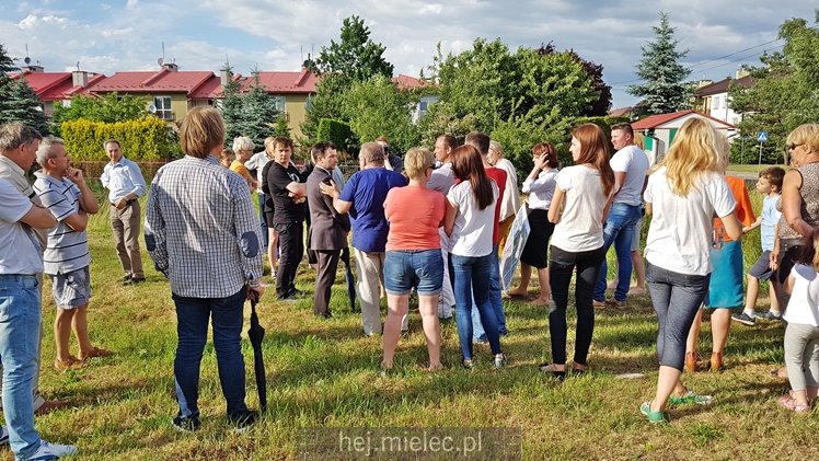 Mieszkańcy spotkali się z urzędnikami by w plenerze decydować o inwestycjach