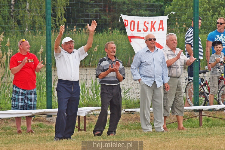 Koniec piłkarskiego sezonu! Radość w Podleszanach z wygrania Klasy A!